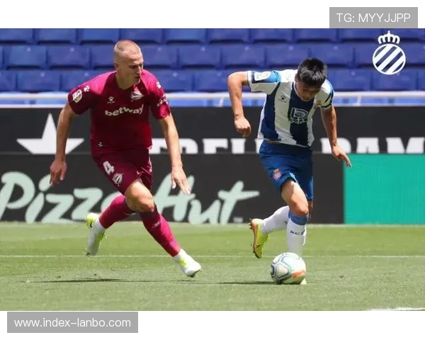 阿拉维斯前锋托尼·马丁内斯连续进球，杯赛效率提升